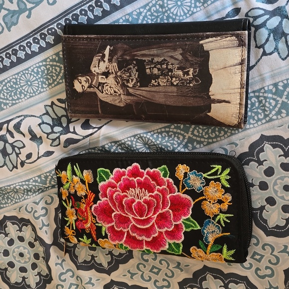Wallets - Picture 1 of 10